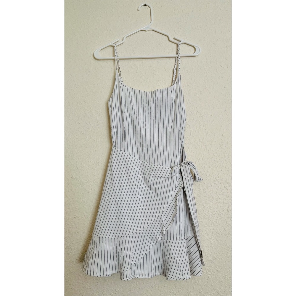 Lumiere White w/ Black Pin Striped Capri Tie Dress - Size Small